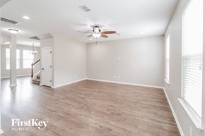 Summerville house for rent - the living room is clean and ready for the family to enjoy