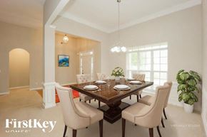 Dallas house for rent - A dining room with a wooden table and chairs.