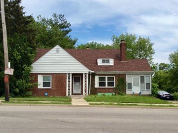 Cincinnati house for rent - a house on the side of the street