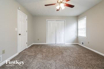 Suwanee house for rent - the spacious living room with carpet and a ceiling fan