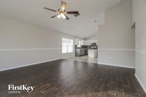 Orlando house for rent - A spacious room with wooden flooring and a ceiling fan.