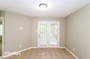 Memphis house for rent - a dining room with a door to a patio