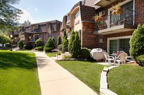 Lombard apartment for rent - a sidewalk in front of a building with patio furniture