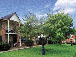 Kansas City townhouse for rent - a house with a tree and a lamp post