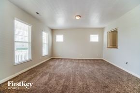 Dublin house for rent - an empty living room with carpet and windows