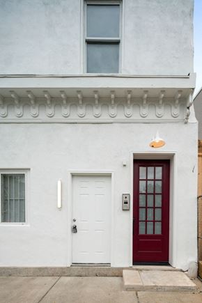 Philadelphia apartment for rent - the front of a white house with a red door