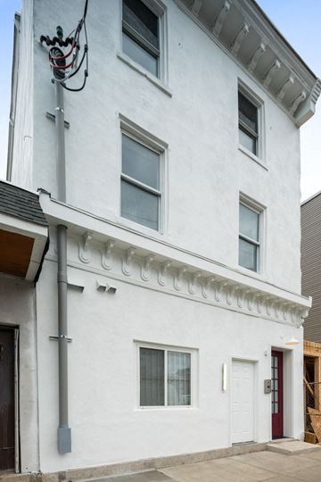 Philadelphia apartment for rent - the exterior of a white building with windows and a street light