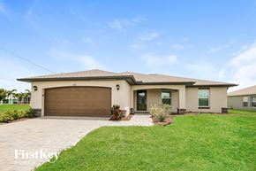 Cape Coral house for rent - a house with a driveway and a garage door