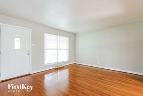 Saint Louis house for rent - the living room of a home with wood floors and a white door