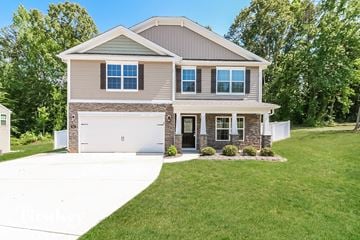 Lexington house for rent - a house with a garage and a lawn