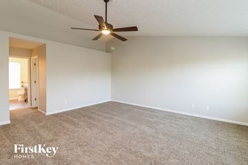 Milford house for rent - the spacious living room with carpet and ceiling fan