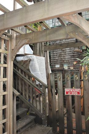 Berkeley apartment for rent - Stairway