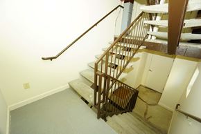 Berkeley apartment for rent - Stairway