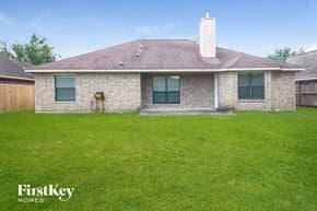 Baytown house for rent - a home with green grass and a yard in front of it