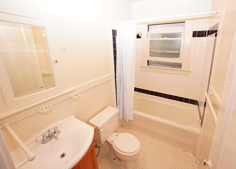 Floor plan for studio, 1 bath, 635 sqft