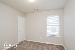 Spring house for rent - a bedroom with carpet and a window and a door