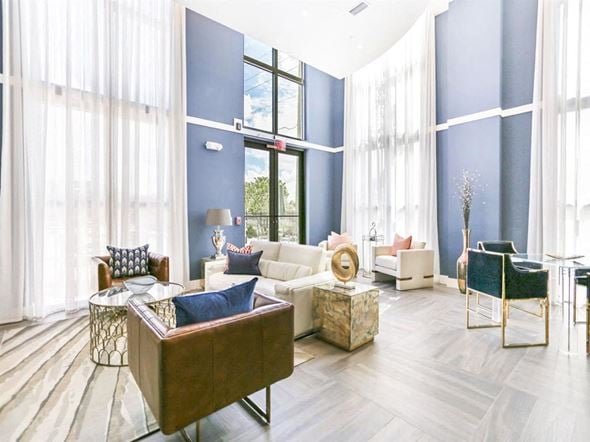 Margate apartment for rent - a living room with blue walls and white furniture