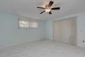 Holmes Beach house for rent - A room with a ceiling fan and a window with blinds.