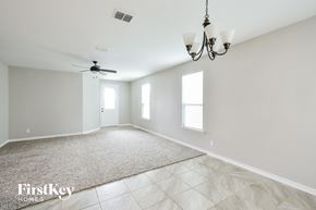 San Antonio house for rent - a clean and empty living room with a ceiling fan and a rug