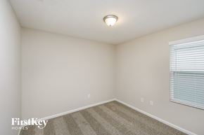 Jacksonville house for rent - the upstairs bedroom has carpet and a large window
