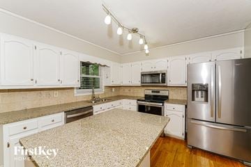 Alabaster house for rent - A kitchen with a granite counter top and stainless steel appliances.
