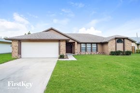 Palm Bay house for rent - a house with a lawn and a driveway