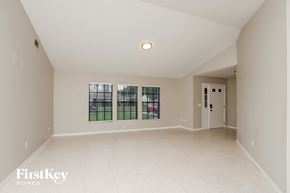 Palm Bay house for rent - the spacious living room and dining room are spacious and clean