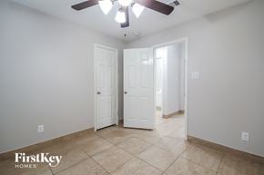 Houston house for rent - the master bedroom has a tile floor and a ceiling fan