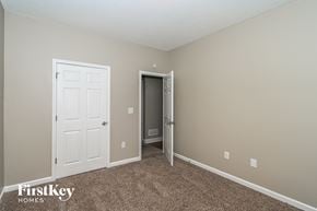 Temple house for rent - a bedroom with a white door and a carpeted floor