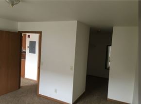 Kronenwetter apartment for rent - A room with a door and a window.