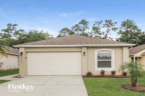 Orlando house for rent - A house with a brown roof and a white garage door.