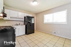 Jonesboro house for rent - the kitchen is clean and ready for us to use
