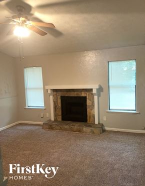 Snellville house for rent - 2021 Marshall Trail Snellville, GA 30078