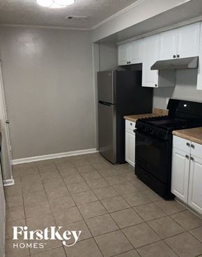 Snellville house for rent - 2021 Marshall Trail Snellville, GA 30078