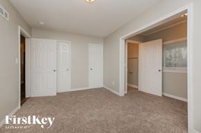 Atlanta house for rent - a bedroom with two closets and a carpeted floor