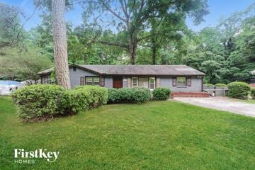 Red Oak house for rent - a small house with a yard and a tree