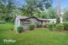 Red Oak house for rent - a small house with a lawn and trees