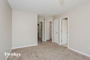 Atlanta house for rent - a spacious living room with white walls and carpet