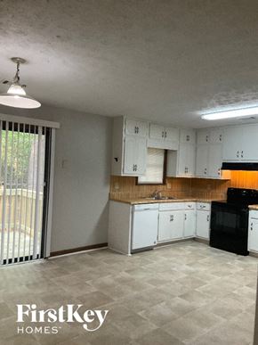 Jonesboro house for rent - 9053 Southcrest Ct Jonesboro, GA 30238