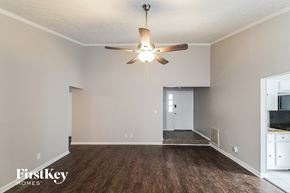 Lawrenceville house for rent - an empty living room with a ceiling fan