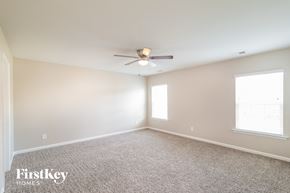 Summerville house for rent - a bedroom with carpet and a ceiling fan