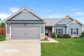 Dallas house for rent - A house with a garage and a driveway in front.