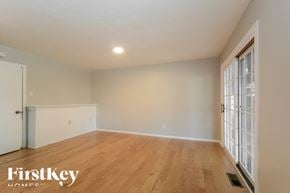 Saint Louis house for rent - A room with wooden flooring and a sliding glass door.