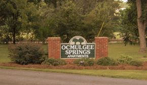 Macon apartment for rent - the sign for theocomlege springs apartments is in front of a brick fence