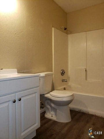 Floor plan for 2 beds, 1 bath, 725 sqft