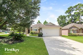 Conroe house for rent - a house with a driveway and a garage door