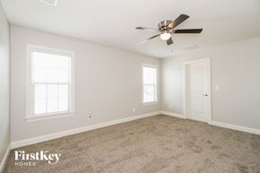 Lexington house for rent - a bedroom with carpet and a ceiling fan