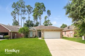 Conroe house for rent - a home with a driveway and a garage door