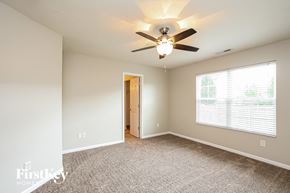Noblesville house for rent - the master bedroom has a ceiling fan and a large window