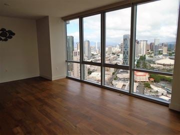 Honolulu apartment for rent - A room with a view of the city skyline.